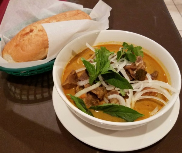 16.3 Beef Curry w steamed rice