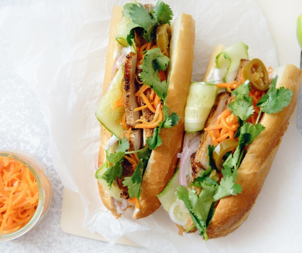 B6. Banh Mi Ga Nuong