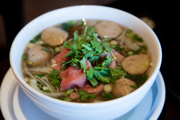 P5. Eye round steak, well done brisket, meatballs (Pho tai, chin, bo vien)(Large)