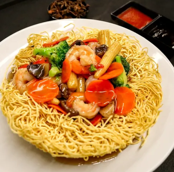 M4. Seafood Crispy Noodle / Mi Xao Gion Hai San