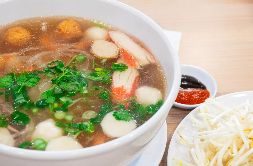 PHO DAC BIET (Noodle soup with well-done brisket, rare sliced beef and meatballs)