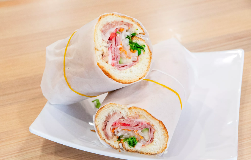 BUN NEM NUONG (Rice noodles with baked rolls and egg rolls)