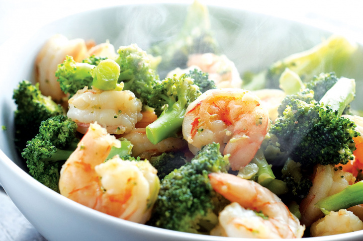 DX 05. Stir Fried Shrimp Broccoli with Rice / Com Tom Xao Bong Cai