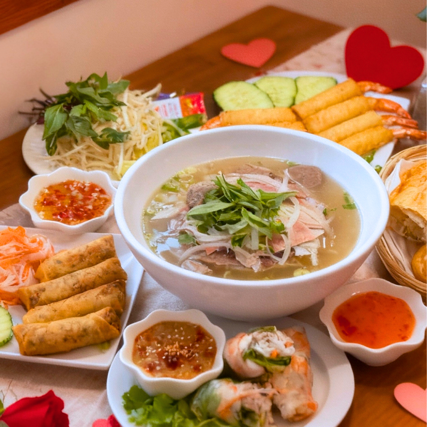 PHO DAC BIET (Noodle soup with well-done brisket, rare sliced beef and meatballs)
