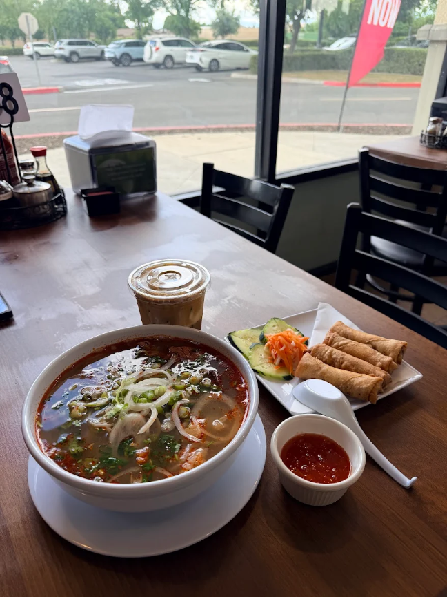 BUN THIT HEO NUONG CHA GIO (Rice noodles with grilled pork and egg rolls)