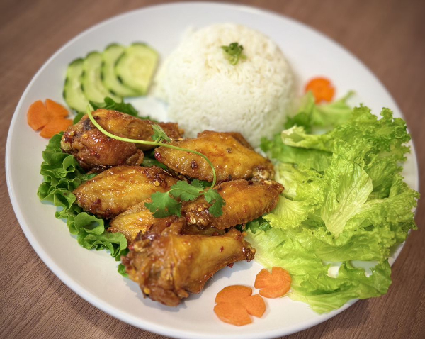 Mama BBQ Wings Serve With Rice