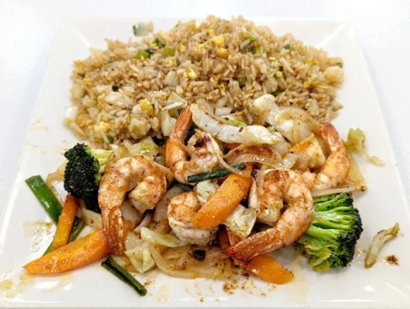 Grilled salmon with vegetables