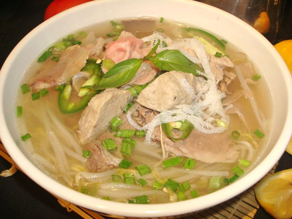 30. Rare steak and tripe pho - Tai, sach