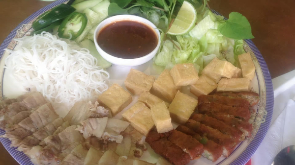 B12. Bun Đau Mam Tom