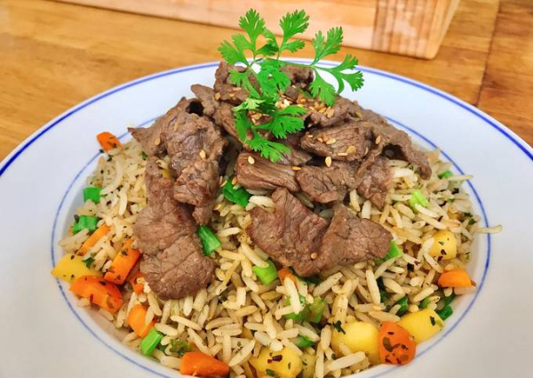 CC2.. Com Chien Thit Bo/Fried Rice and Shaken Beef