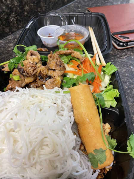 B7.. Bun Thit Nuong Cha Gio/Vermicelli with grilled Pork and Egg roll