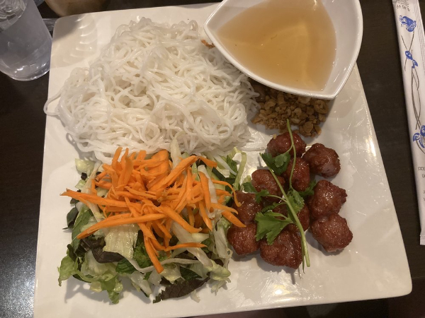 B6.. Bun Nem Nuong/Vermicelli with grilled Vietnamese pork sausage