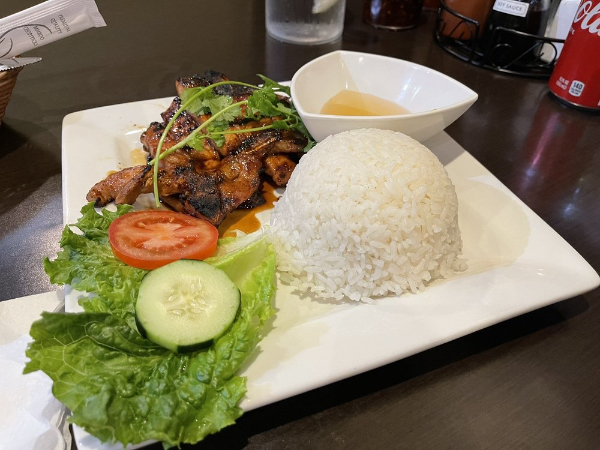 C2.. Com Suon Nuong/steam Rice served with grilled pork chop