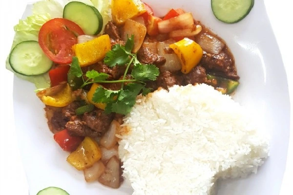 C6.. Com Bo Luc Lac/steam Rice served with shaken Beef