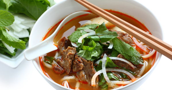 F6. Spicy Hue-Style Beef Noodle Soup/ Bun Bo Hue