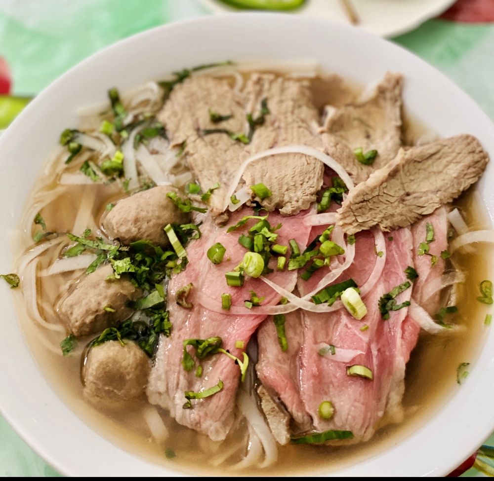 P5. Pho with Eye Round Steak, Marble Brisket (Large Size)