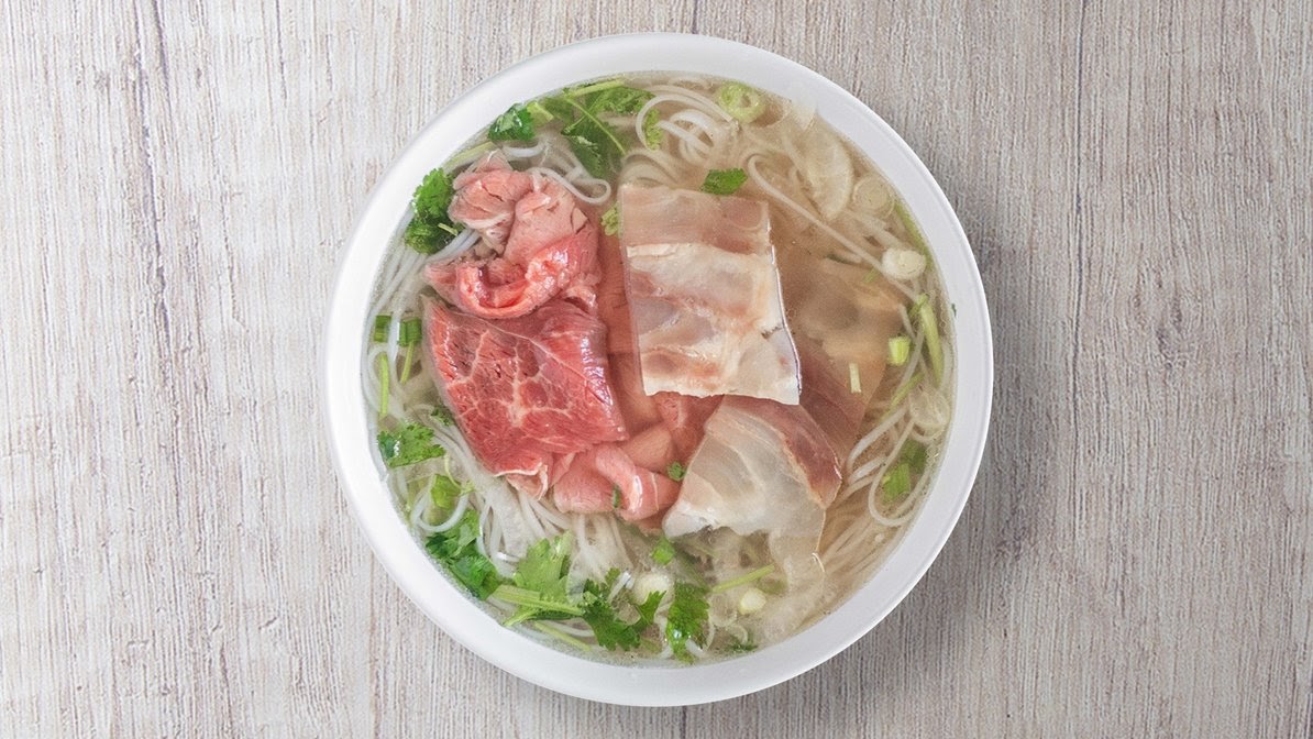 P3. Eye Round Steak & Tendon Noodle Soup