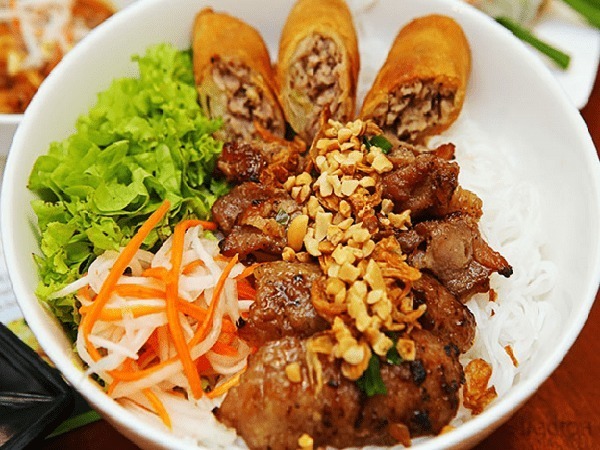 B4. Grilled Pork & Egg Roll Vermicelli