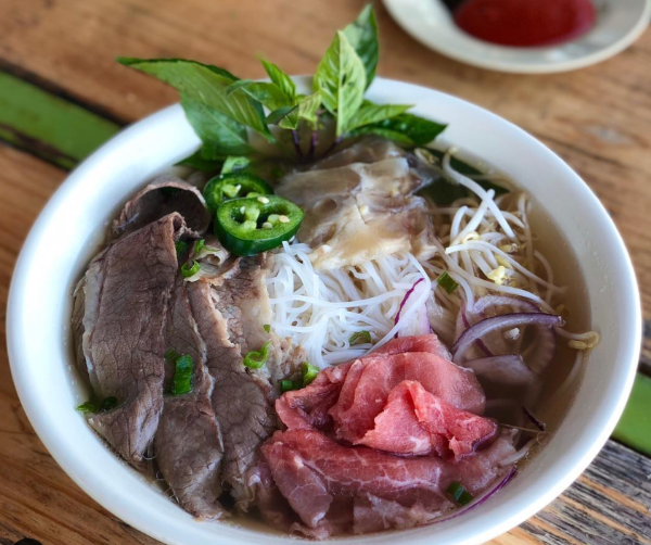 P8. Eye Round Steak, Fat Brisket Tendon & Tripe Noodle Soup