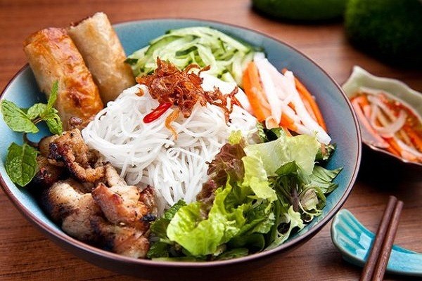 23B. Vietnamese or Vegetarian Fried Egg Rolls Noodle Bowl - Bun Cha Gio