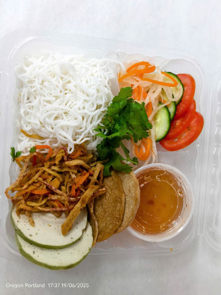 V5. . BBQ Pork Vermicelli (BBQ Pork, Shredded Pork, Tofu)