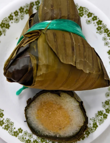 D7. . Little Cake (Banh It)