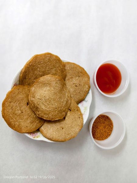 A8. . Vegan Pork Roll with Vietnamese Chili Sauce