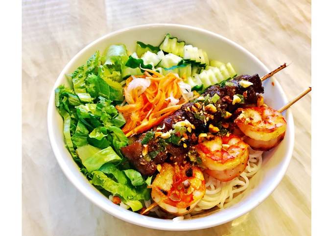 B3. Grill Prawns & Grilled Pork