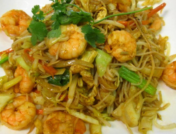 03. Shrimp Chowmein (Mi Xao Tom)