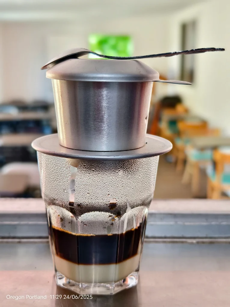 F2. Saigon Cafe sua đa (Iced Coffee with Condensed Milk)