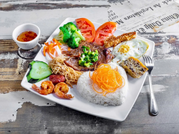 C30.. 7 Special Dishes with Broken Rice | Com Tam Dac Biet