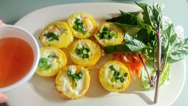A6. . Vietnamese Mini Pancake / Banh Khot