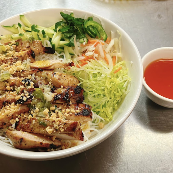 B8. . Bun Ga Nuong