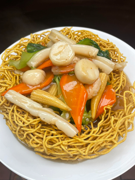 N1. Seafood Crispy Fried Egg Noodles (Mi Xao Gion Hai San)