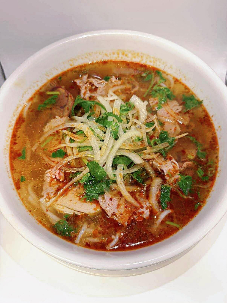P9. Spicy Beef Noodle (Bun Bo Hue)